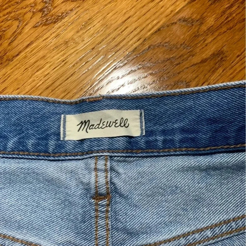 Madewell Lightly Distressed Blue Relaxed Denim Shorts Size 29 - Picture 3 of 7